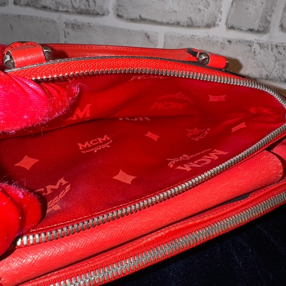 MCM Poppy Leather Elda Tote/Crossbody - Picture 17 of 17